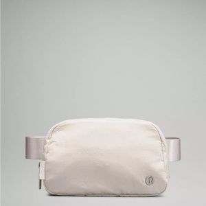 Lululemon white opal Everywhere Belt Bag NEW